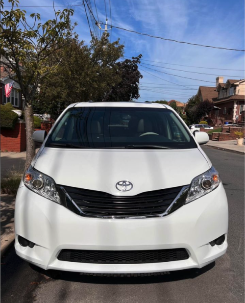 2011 Toyota sienna XLE Minivan 4D