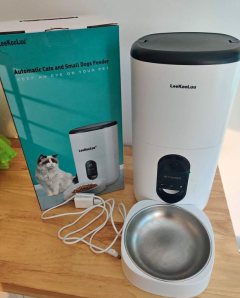 Pet Feeder w/Camera