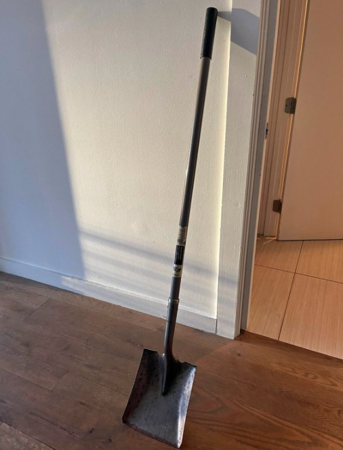 Moving Sale : Snow Shovel