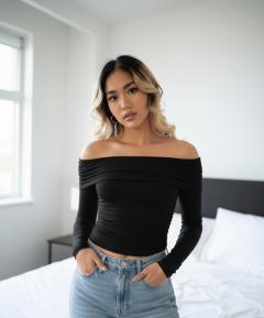 Women’s Off-Shoulder Long Sleeve Crop Top