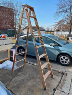 8’ wood ladder
