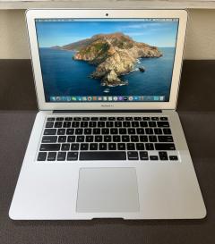 Apple MacBook Air 13.3 in (128GB SSD, Intel Core i5 5th. Gen., 1.6GHz, 8GB RAM)
