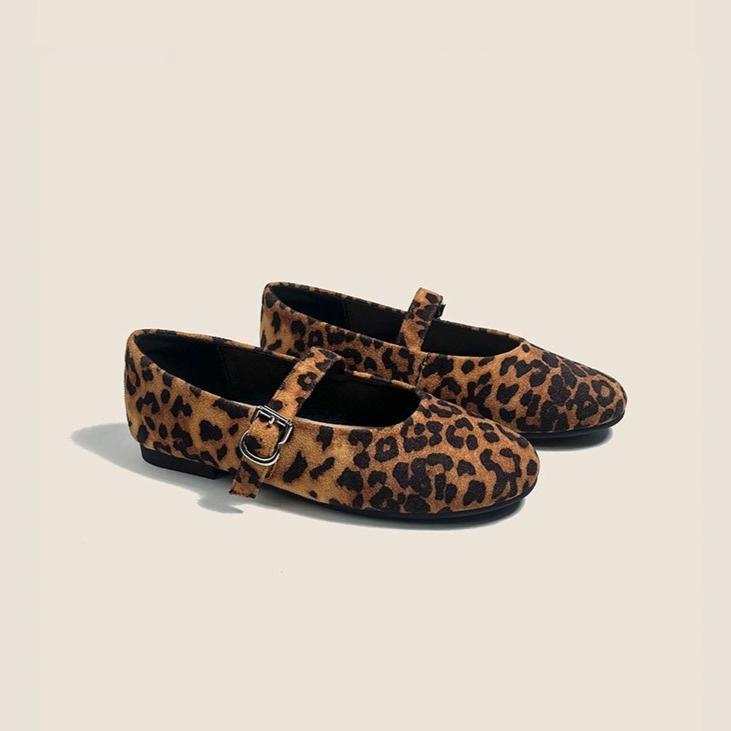 Leopard-print Strappy Sandals With A Round Toe And Flat Sole For Women