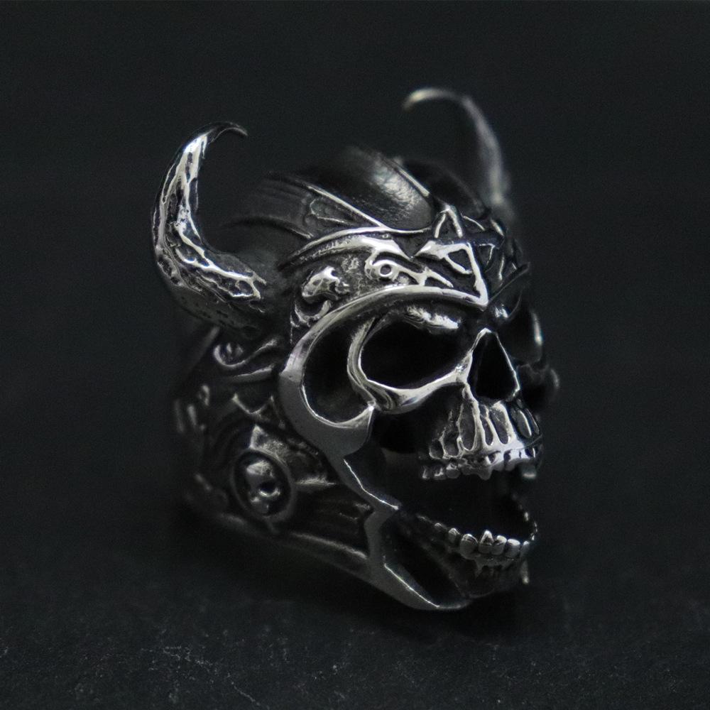Exaggerated Personality Bull-horn Skull Ring