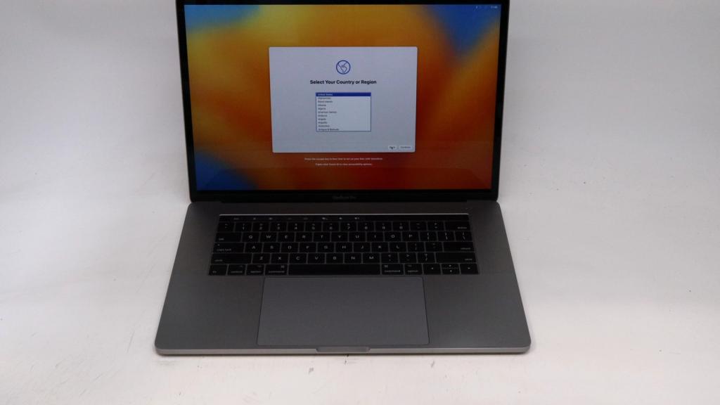 Apple Macbook Pro 15" i7-7820HQ 16GB 512GB - Very Good