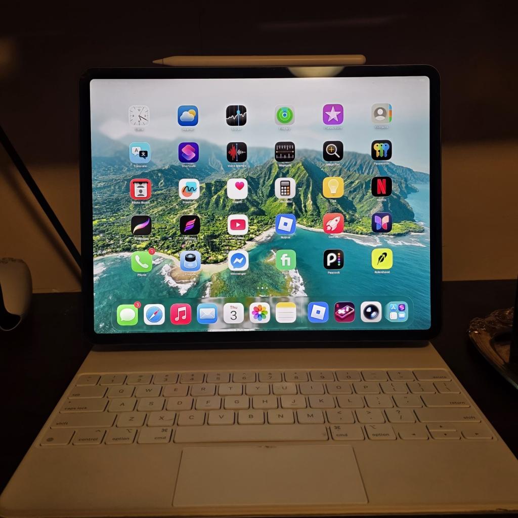 Apple iPad Pro 12.9 4th Gen 128GB Magic Keyboard + Pencil 2