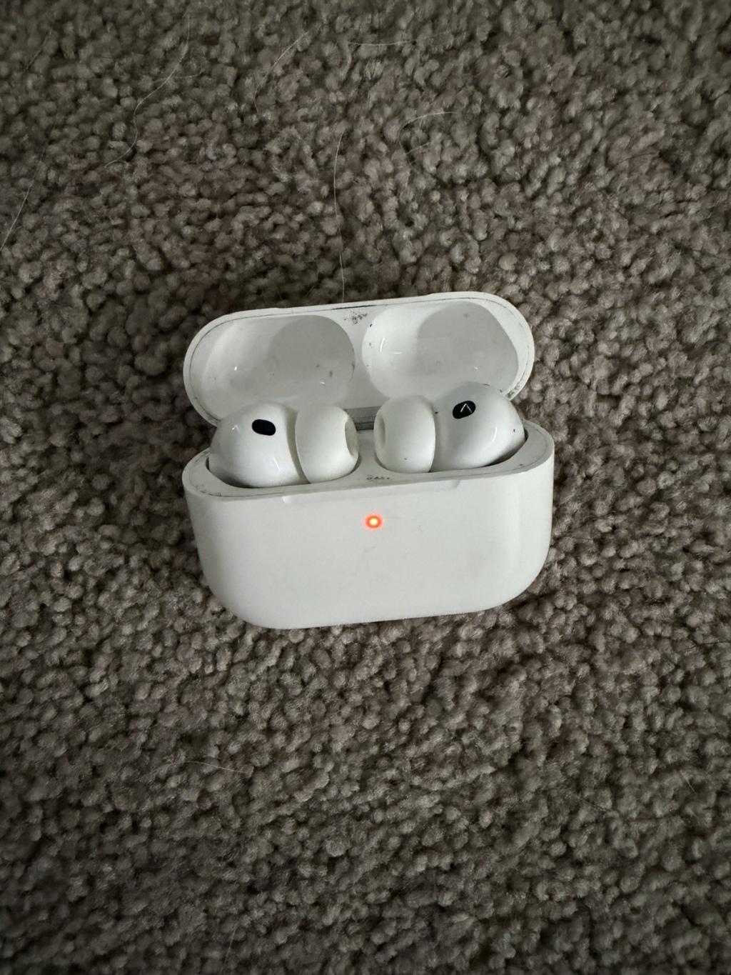 Apple AirPods Pro White Wireless Bluetooth In-Ear Earbuds w/ Charging Case