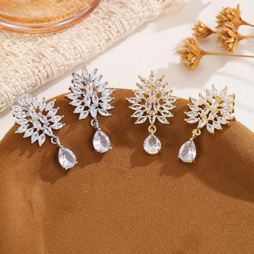 Full-Crystal Waterdrop Women's Zircon Flower Stud Earrings